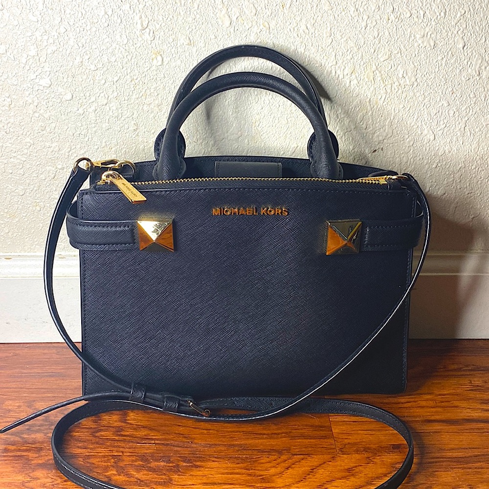 Authentic MK Crossbody bag (used)